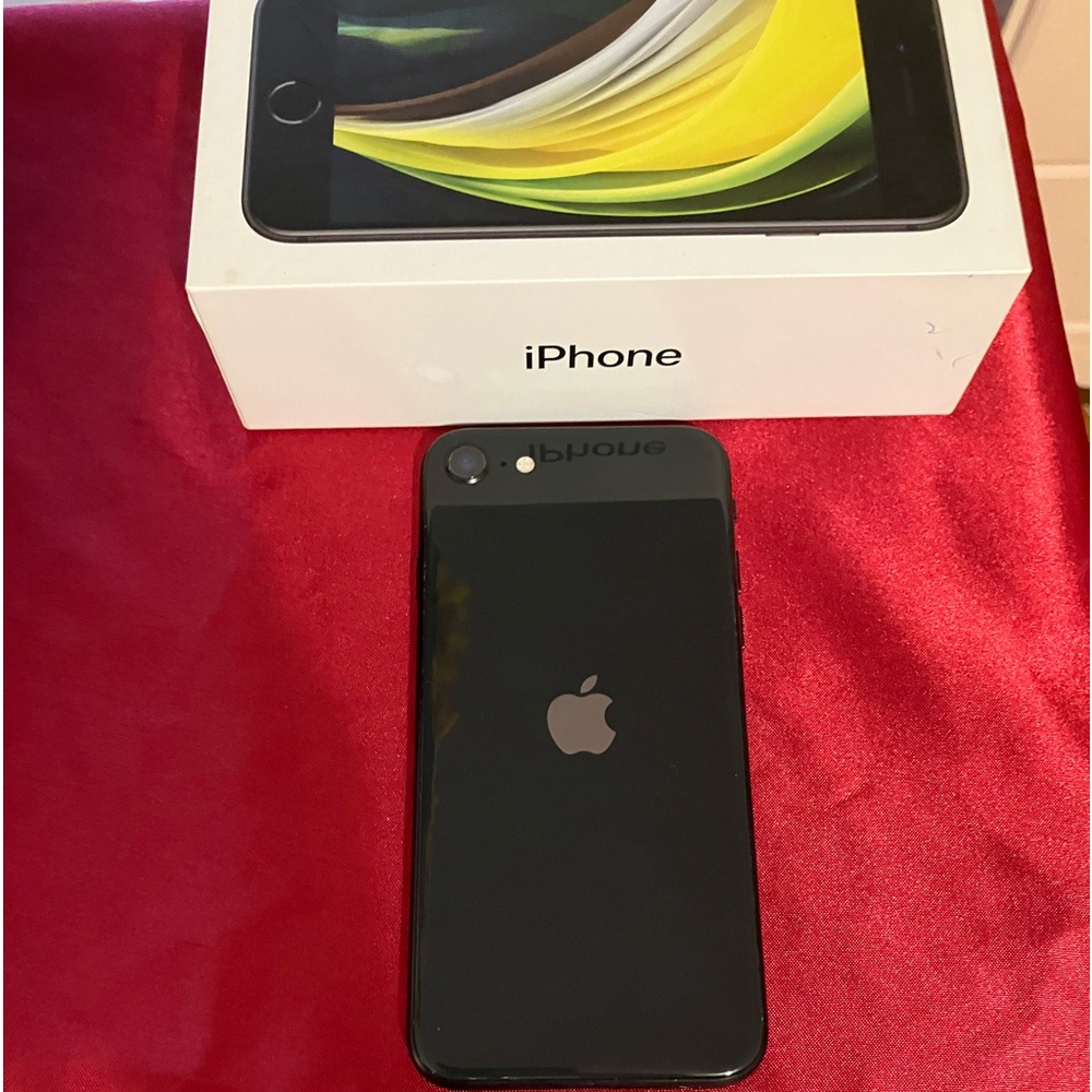 iPhone SE - Picture 4 of 6